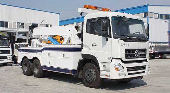 Dongfeng Tianlong rear double-axle tow truck