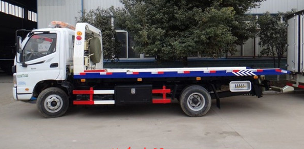Foton 5.6-meter flatbed wrecker