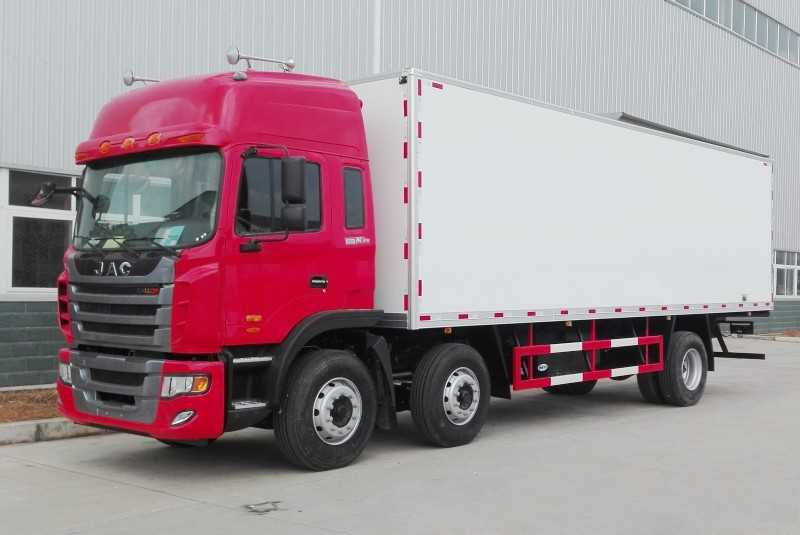 Jianghuai Gelfa front four rear four 9.4-meter refrigerated truck