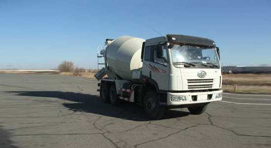 Jiefang flat-head concrete mixer truck