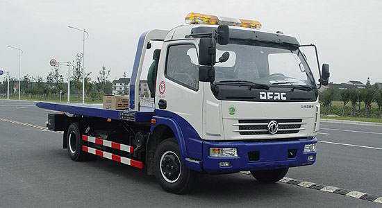 Dongfeng Dolica flatbed tow truck